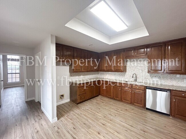 Building Photo - 806 Cresside Ln