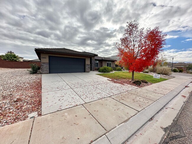 Primary Photo - Desert Canyon Home!