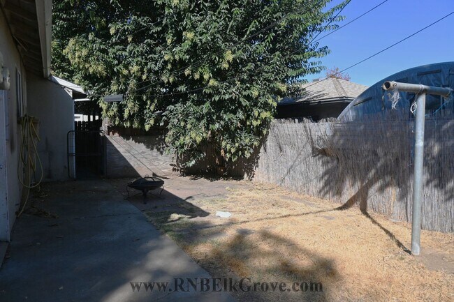 Building Photo - 6903 Fruitridge Rd