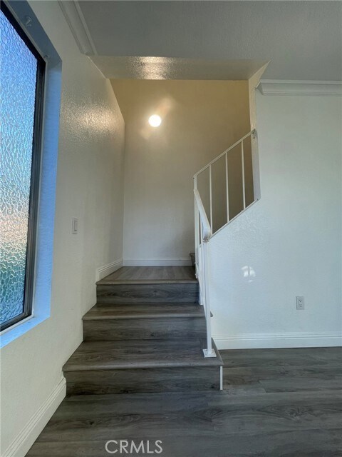 Building Photo - 1830 N Vineyard Ave