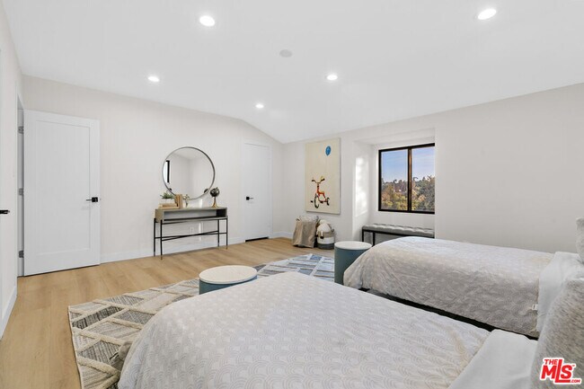 Building Photo - 5132 Escobedo Dr