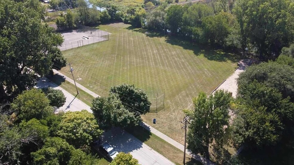 Building Photo - 3021 E 138th Pl