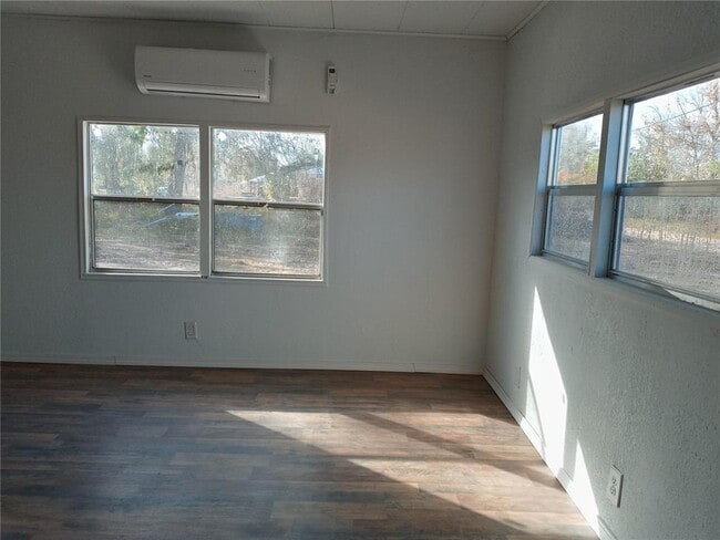 Building Photo - 3368 Maple Ln