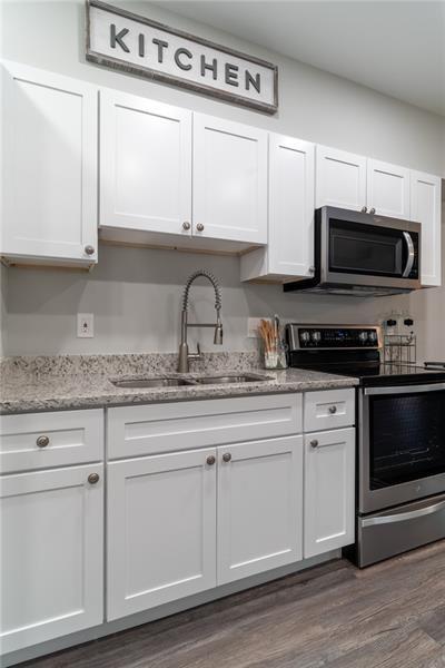 Building Photo - 301 Cochin Dr