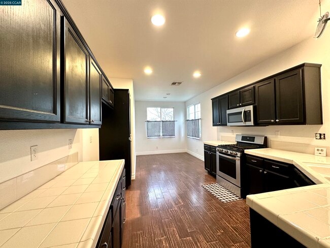 Building Photo - 111 Steinbeck Ct