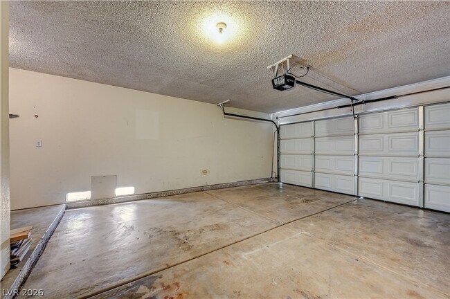Building Photo - 6632 Wheelbarrow Peak Dr