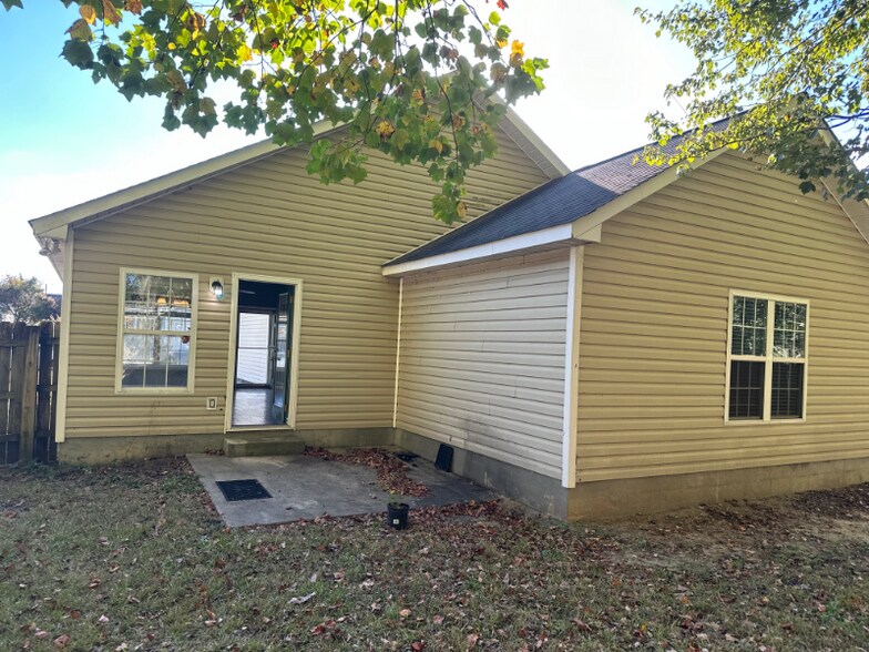 Building Photo - 1108 Wyngate Dr