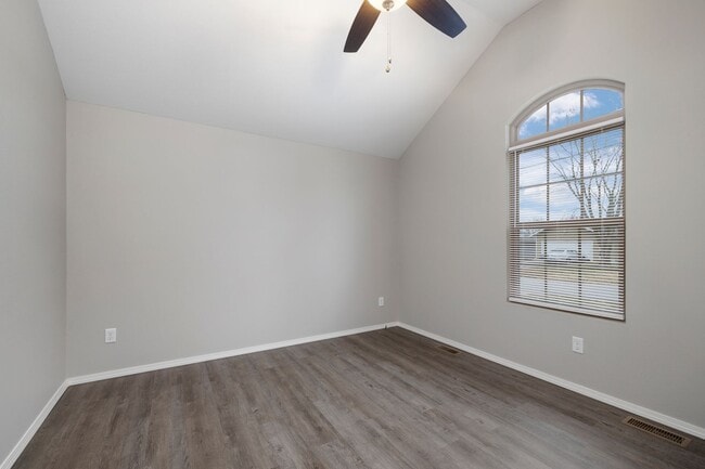 Building Photo - 3 bedroom home - Willard School District