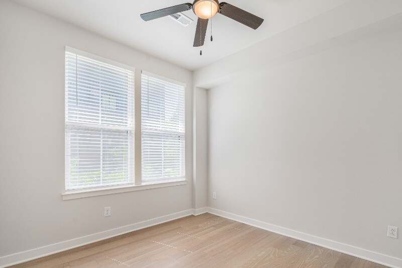 Building Photo - 513 Cubitt Ct