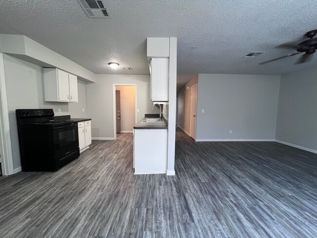 Building Photo - 14456 NE 4th St