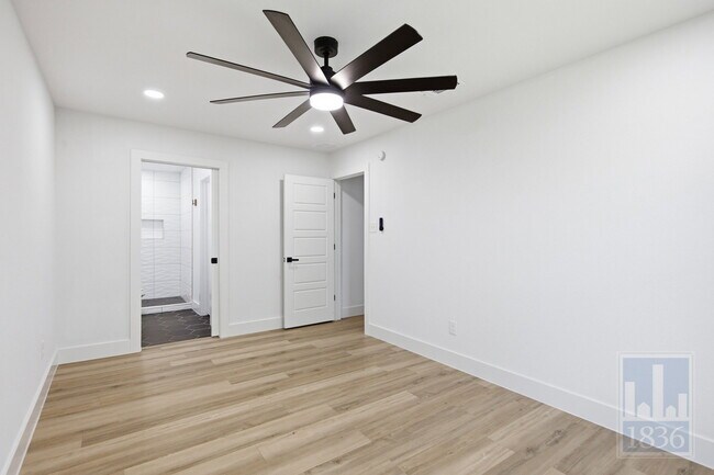 Building Photo - 3610 Alexandria Dr