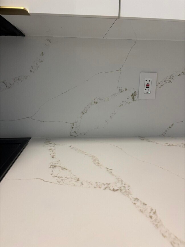 Building Photo - 924 SE 2nd St