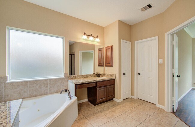 Building Photo - 21331 Parham Cir