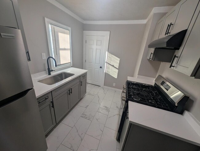 Building Photo - 307 S Beiger St