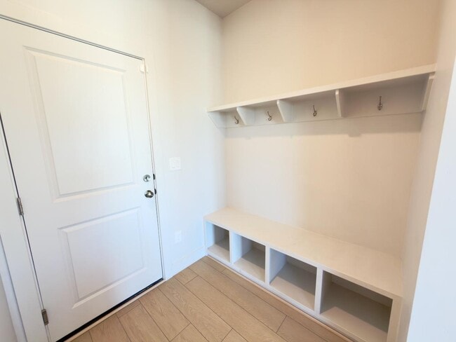 Building Photo - 414 W Snowberry Dr