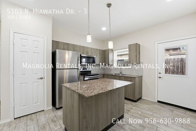 Building Photo - 5103 N Hiawatha Dr