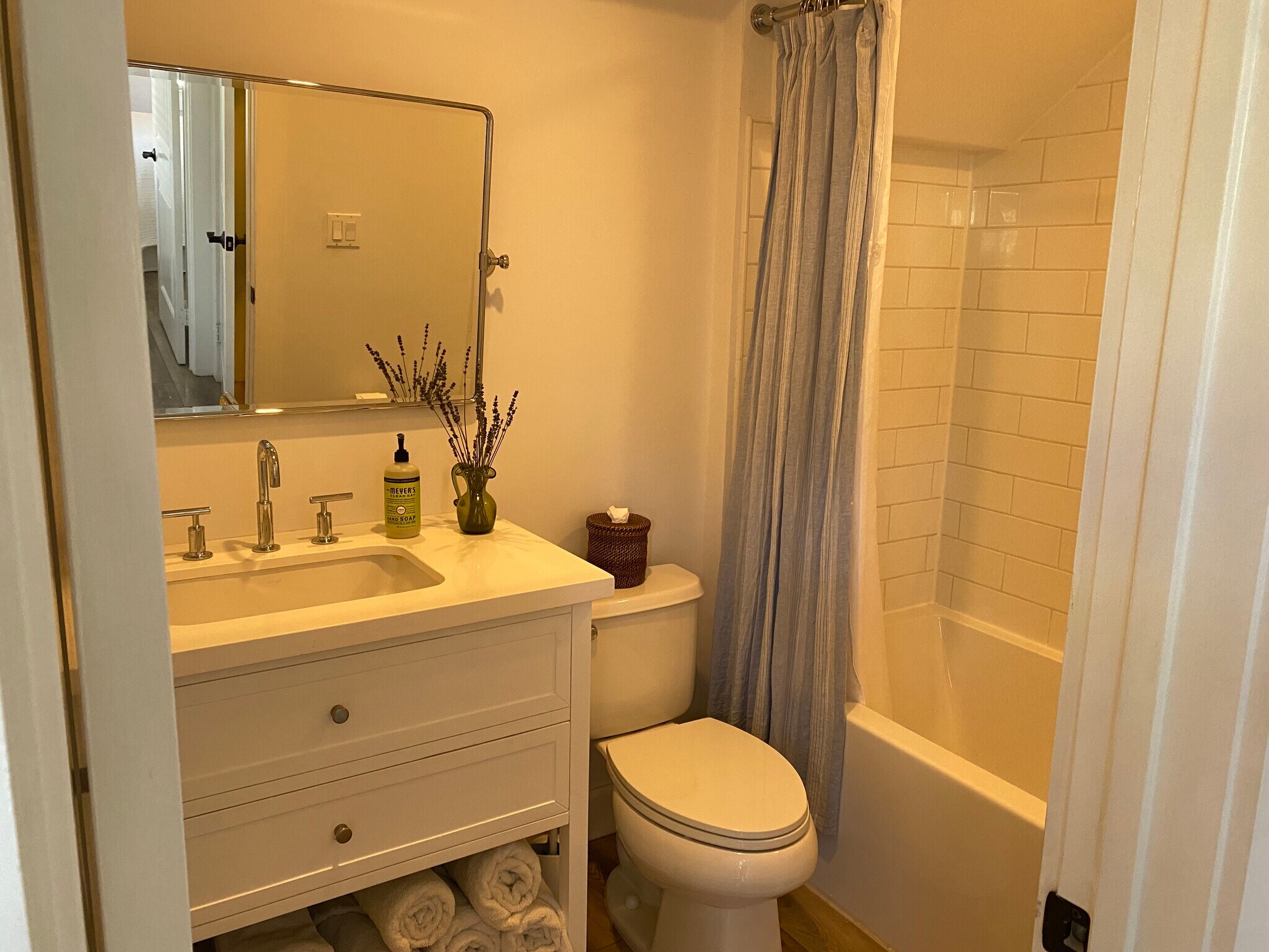 Building Photo - 226 W De La Guerra St