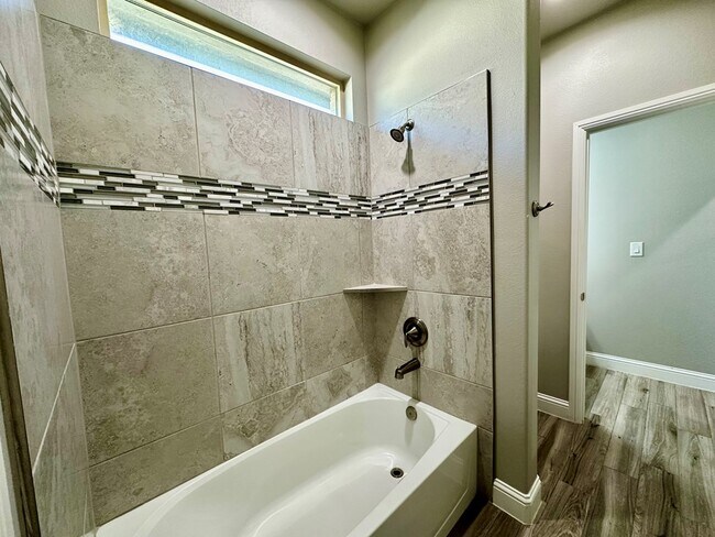 Building Photo - 8618 Alnwick Dr