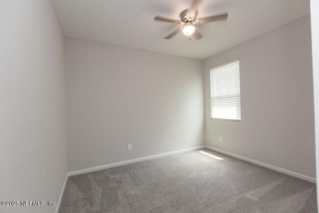 Building Photo - 14655 Macadamia Ln