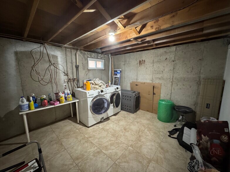 Building Photo - 946 Hutchinson Dr