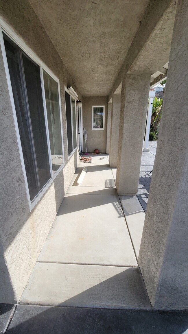 Building Photo - 2422 Pointe Pkwy