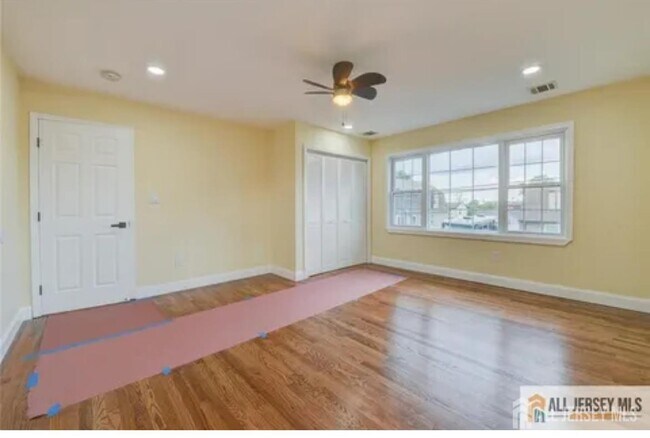 Building Photo - 607 Almon Ave