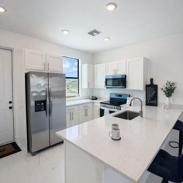 Building Photo - 2416 Xelda Ave N