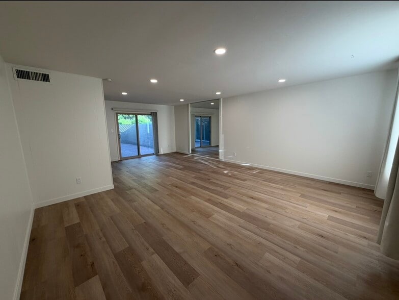 Living Room - 4818 S Alder Dr