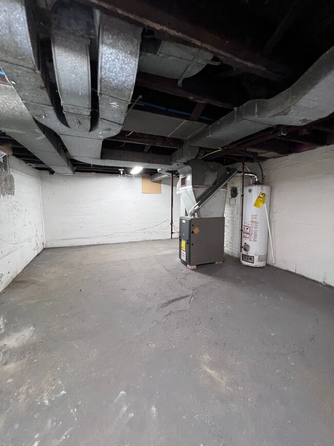 Building Photo - Updated 2BR Townhouse now showing!