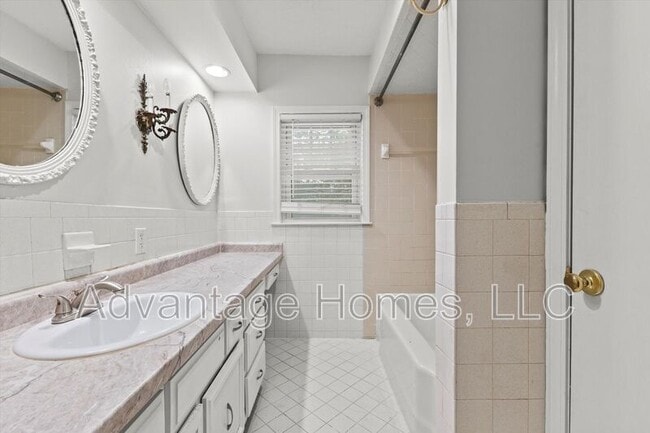 Building Photo - 315 Garfield Ave