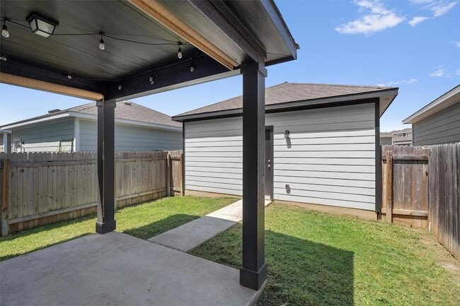 Building Photo - 1805 Artesian Spgs Xing
