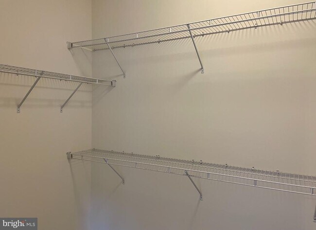 Building Photo - 43373 Southland St