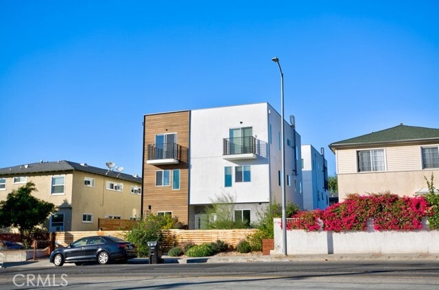 Building Photo - 11639 Burbank Blvd