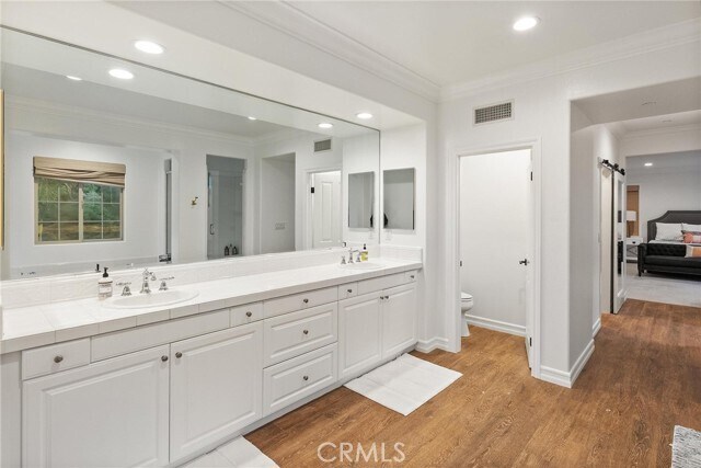 Building Photo - 1 Calle Saltamontes