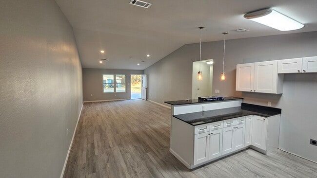 Building Photo - 210B White Eagle