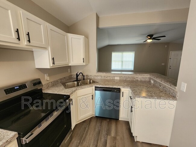 Building Photo - 515 S 20th St