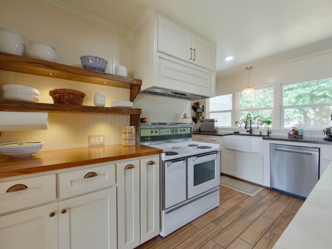 Building Photo - 1334 N Estate Ct