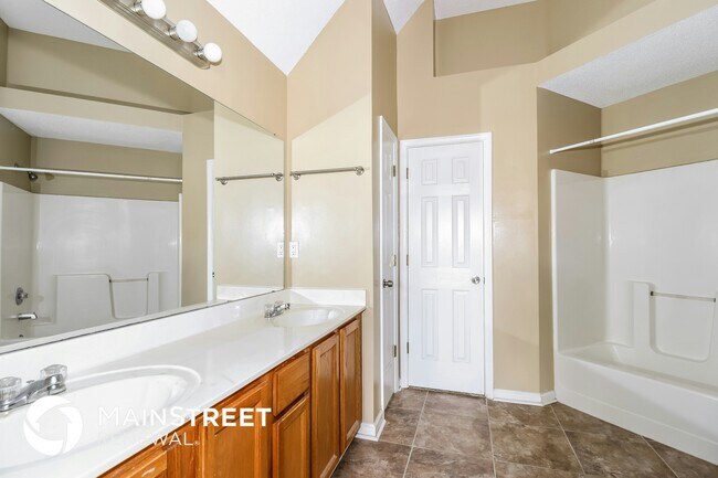 Building Photo - 3836 Clarion Dr