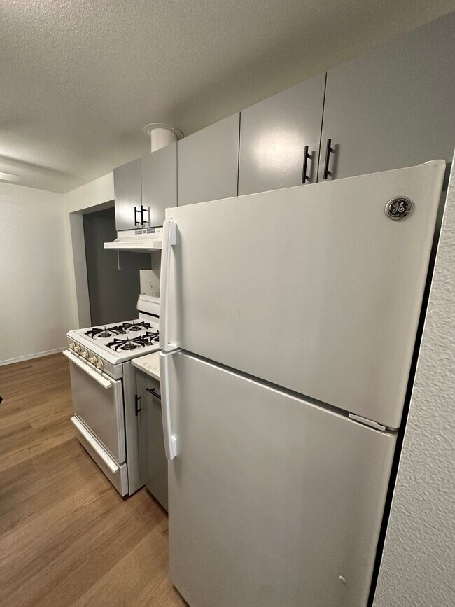 Building Photo - Beautiful and cozy updated one bedroom apa...