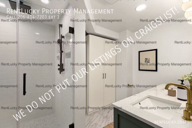 Building Photo - 4327 30th Ave W