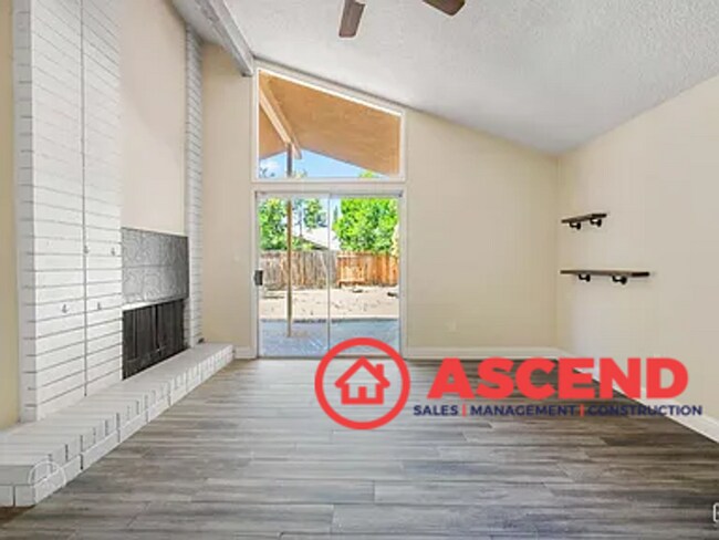 Building Photo - Phenomenal Home Located In Gated Community!