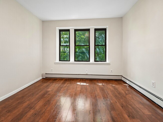 Building Photo - 121 Garrison Ave