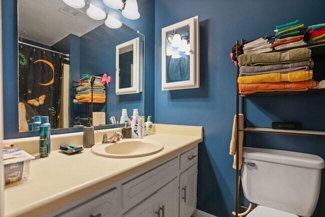 Building Photo - Renovated 3-Bed/2-Bath Home with Garage & ...