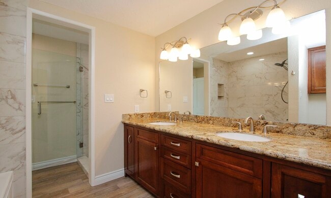 Building Photo - 14535 Diamondhead N