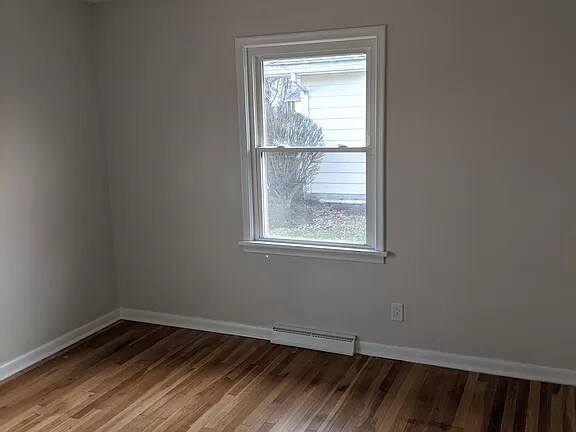 Bedroom 3 - hardwood floor - 1806 Eastview Dr