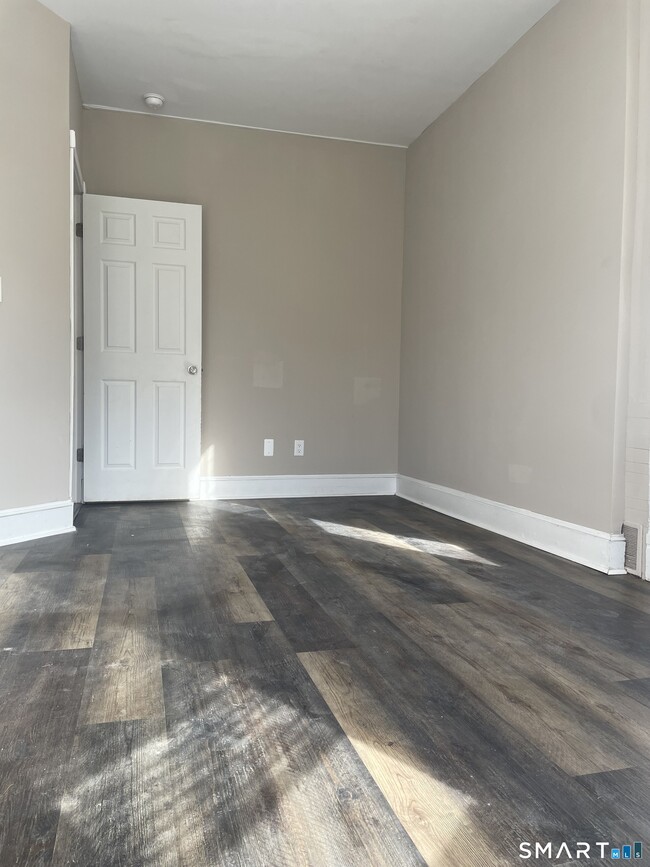 Building Photo - 227 Arctic St