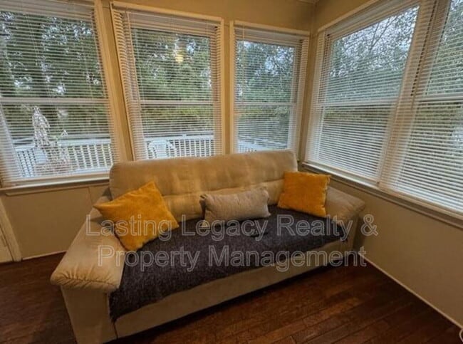 Building Photo - 1227 Brookwood Dr