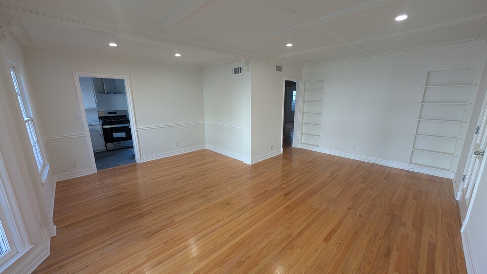 Dining Room Living Room - 10550 Moorpark St