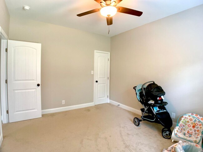 Building Photo - 2925 McManus Cir