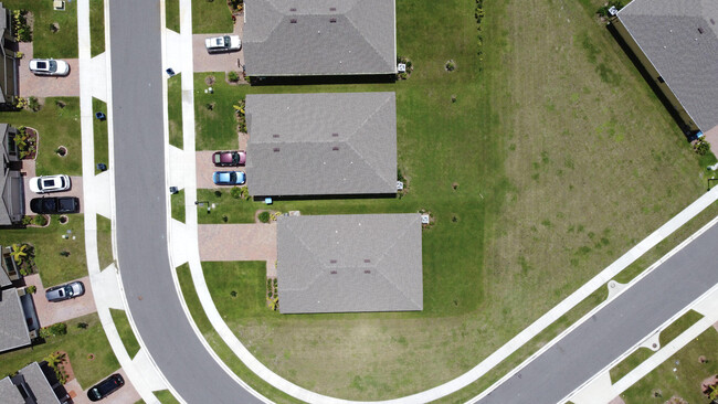 Building Photo - 922 Remington Green Dr SE